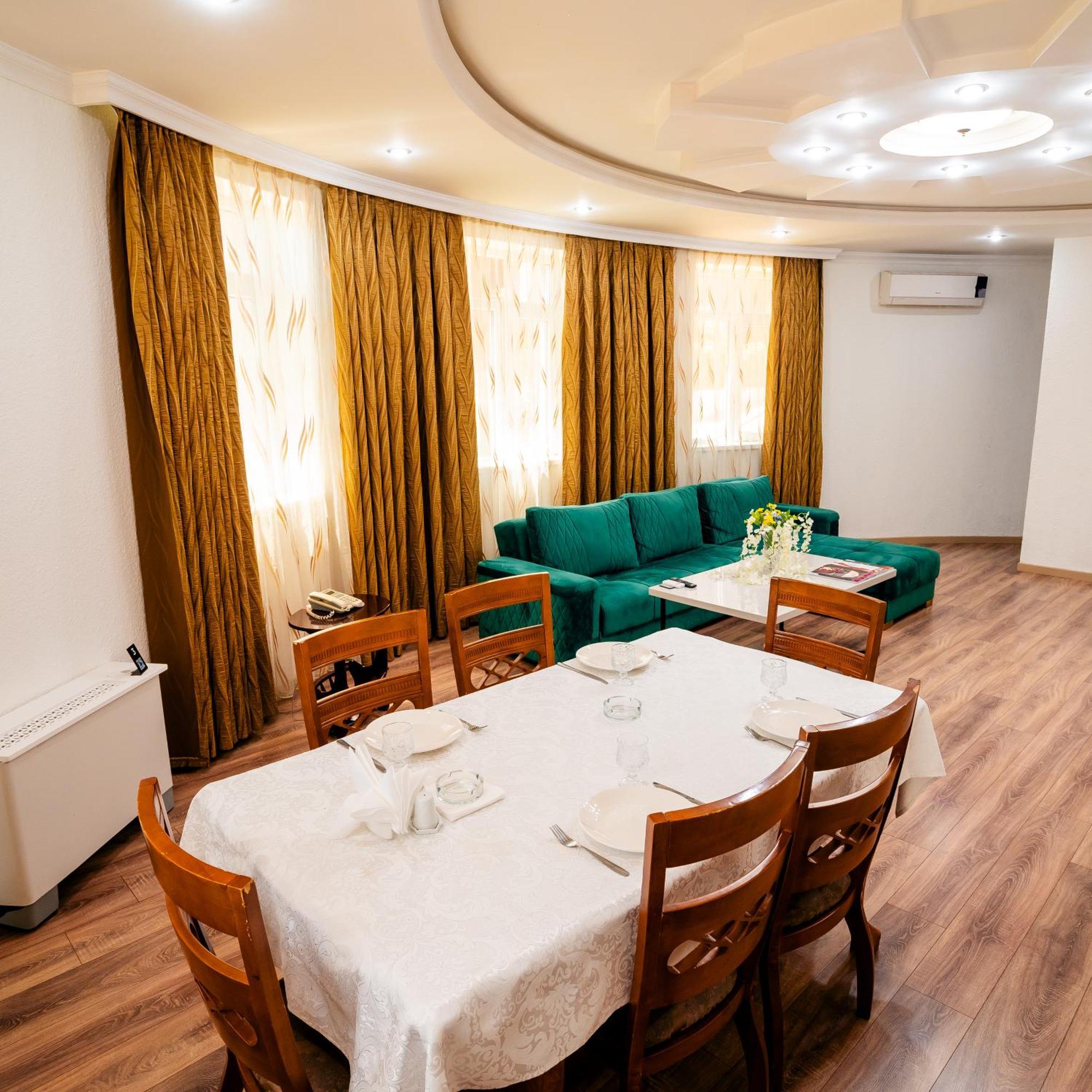 Panorama Villa Lux Hotel Bakoe Buitenkant foto